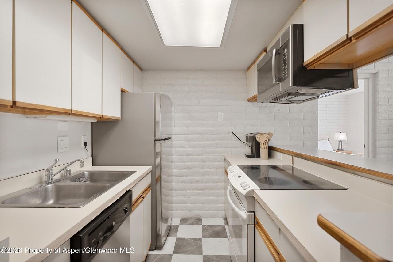 425 Vine St #425 - Photo 6 of 23