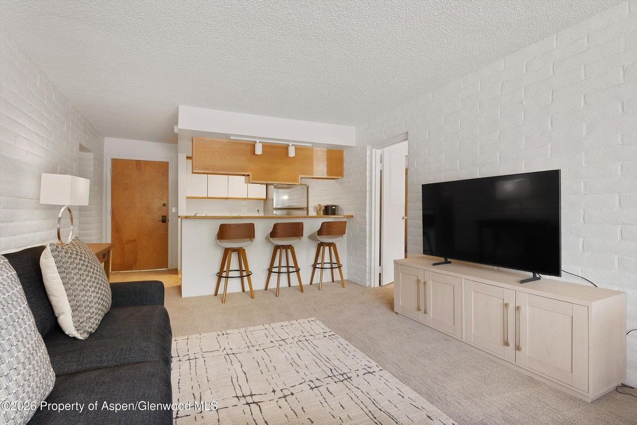 425 Vine St #425 - Photo 7 of 23