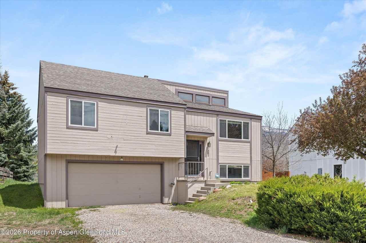 382 Summit Dr