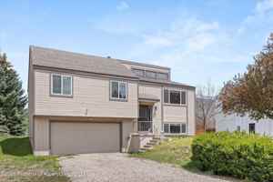 featured image of 382 Summit Dr