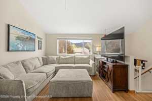 featured image of 382 Summit Dr