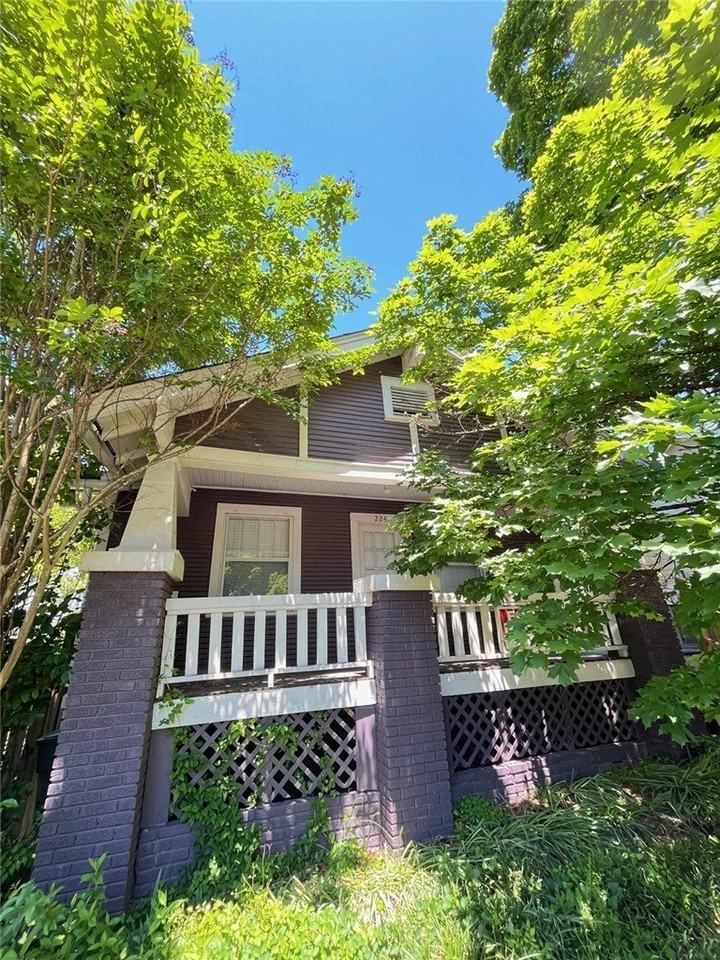 224 W Watson St - Photo 3 of 13