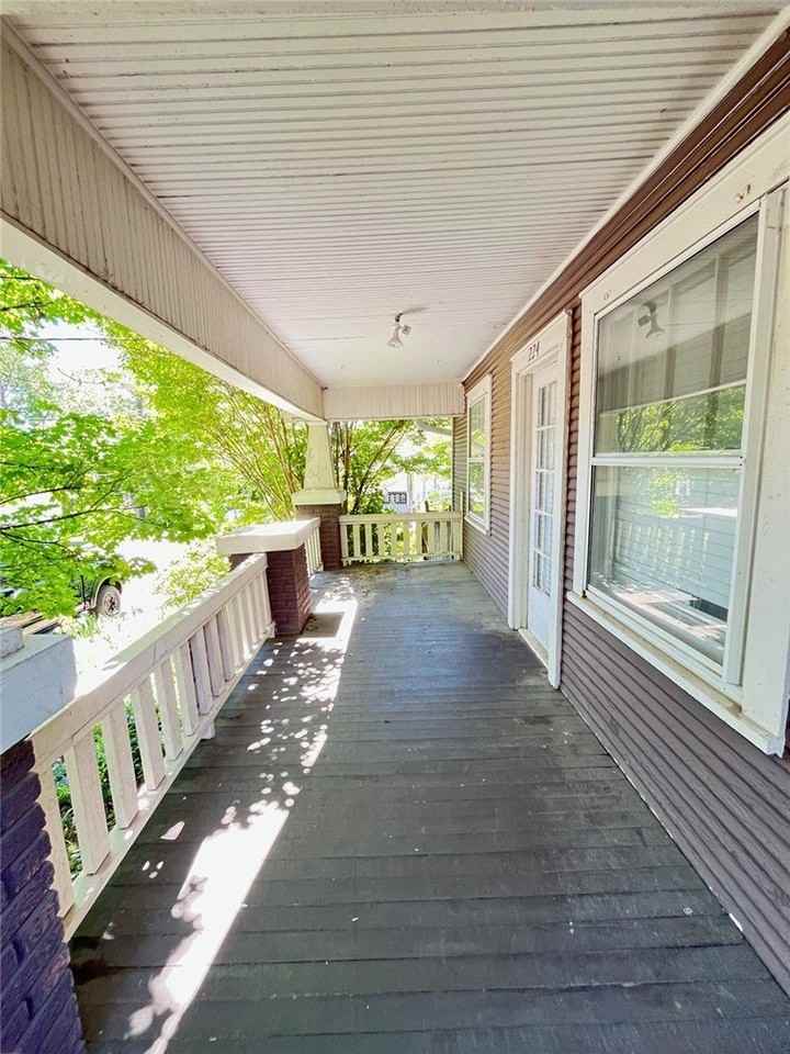 224 W Watson St - Photo 4 of 13