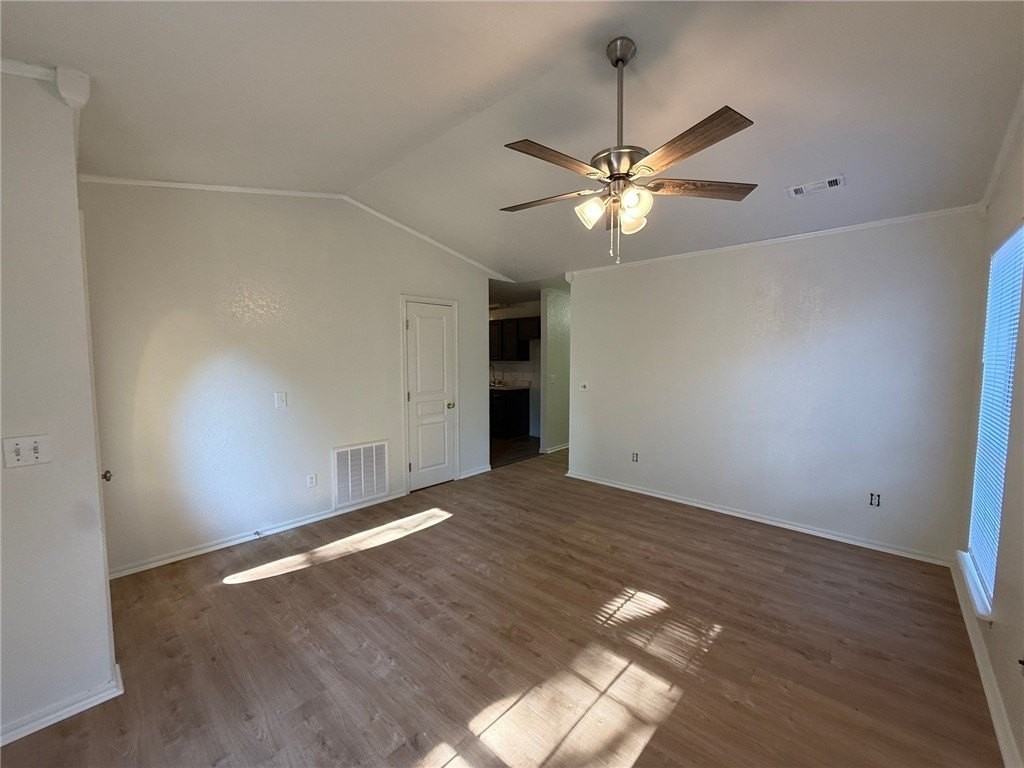 854 Tamarack St - Photo 4 of 18