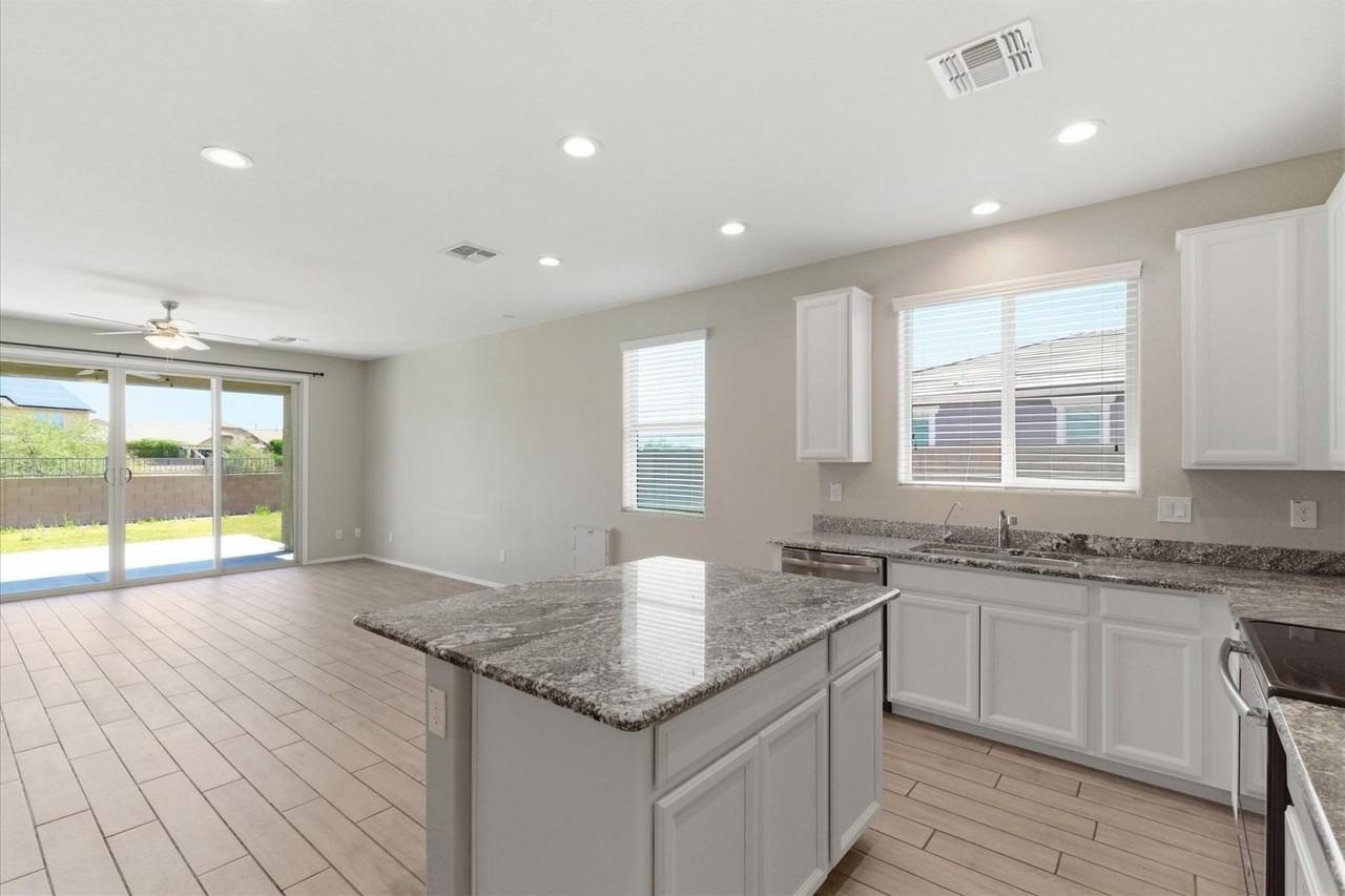 26129 N 133rd Ave - Photo 7 of 24