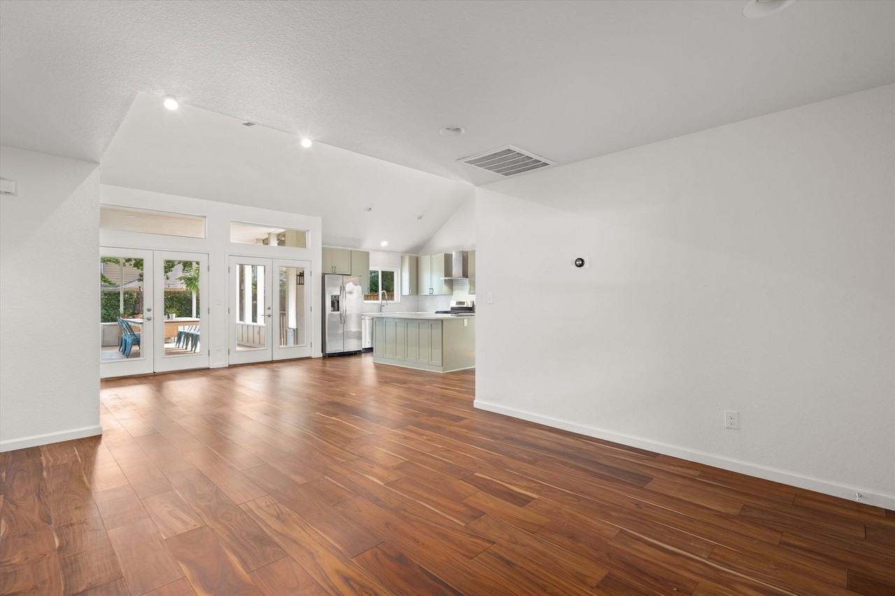 1504 Sahara Ave - Photo 3 of 49