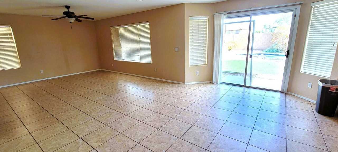 17440 W Caribbean Ln - Photo 5 of 18