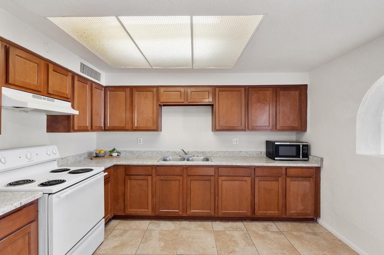 7422 W Turney Ave - Photo 2 of 43