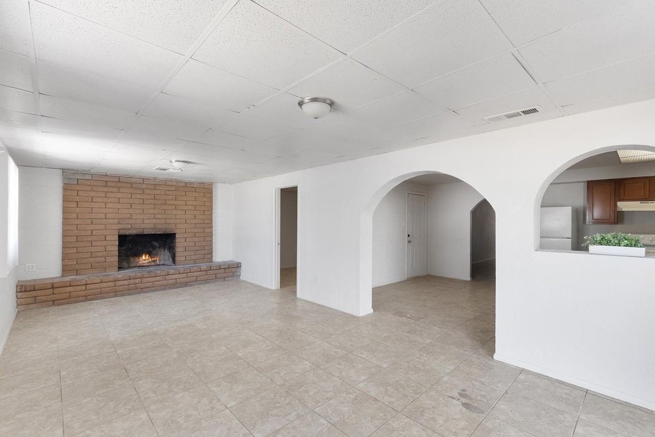 7422 W Turney Ave - Photo 3 of 43