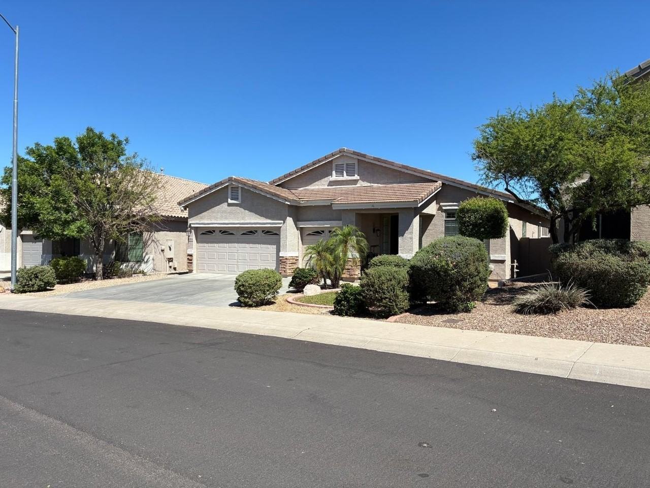 10454 W Foothill Dr - Photo 2 of 44