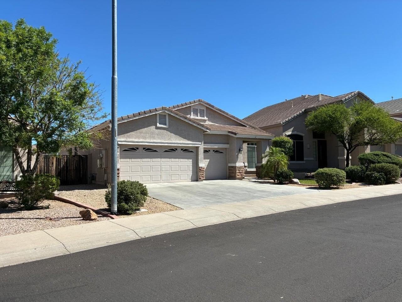 10454 W Foothill Dr - Photo 3 of 44