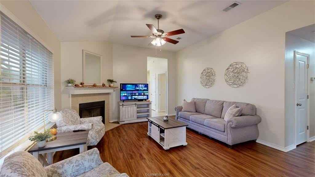 810 Camellia Ct - Photo 3 of 29
