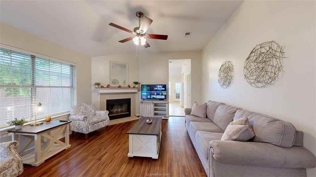 810 Camellia Ct - Photo 4 of 29