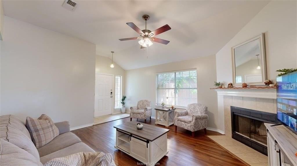 810 Camellia Ct - Photo 5 of 29