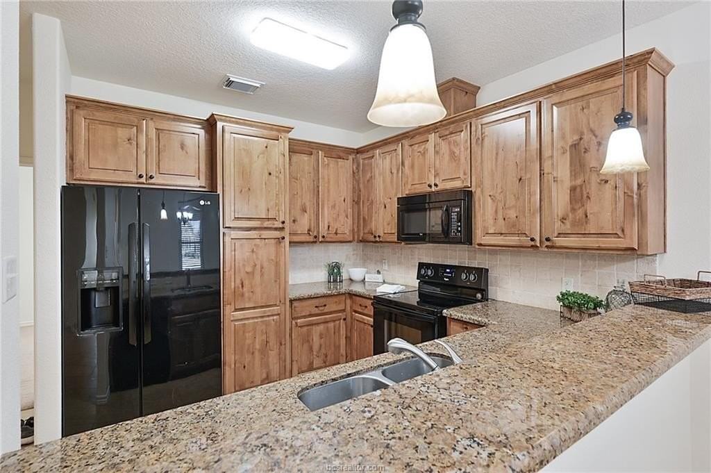 3802 Blackhawk Ln - Photo 3 of 14