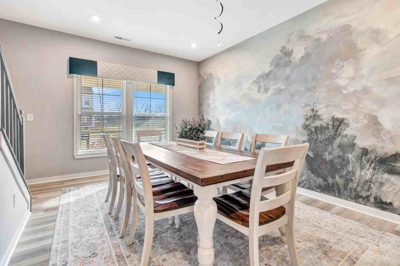5817 Montrose Ct - Photo 6 of 41