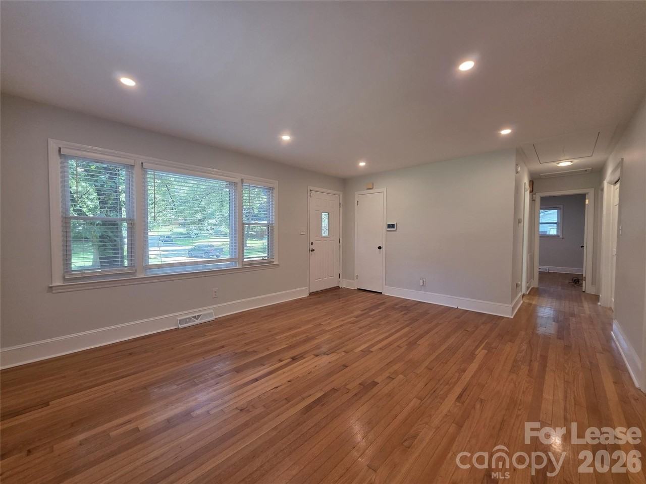 4426 Holbrook Dr - Photo 3 of 20