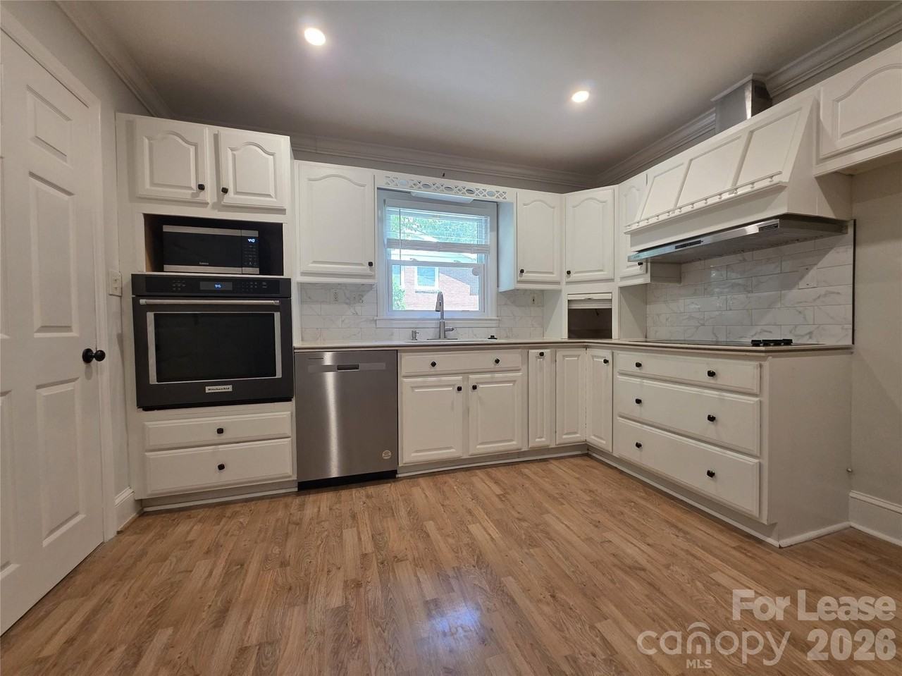 4426 Holbrook Dr - Photo 4 of 20