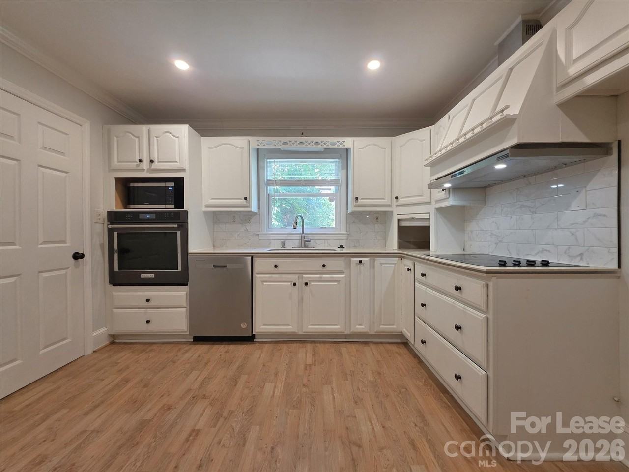 4426 Holbrook Dr - Photo 5 of 20
