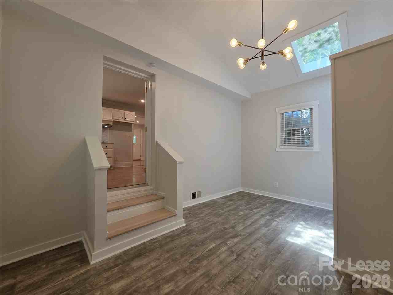 4426 Holbrook Dr - Photo 7 of 20
