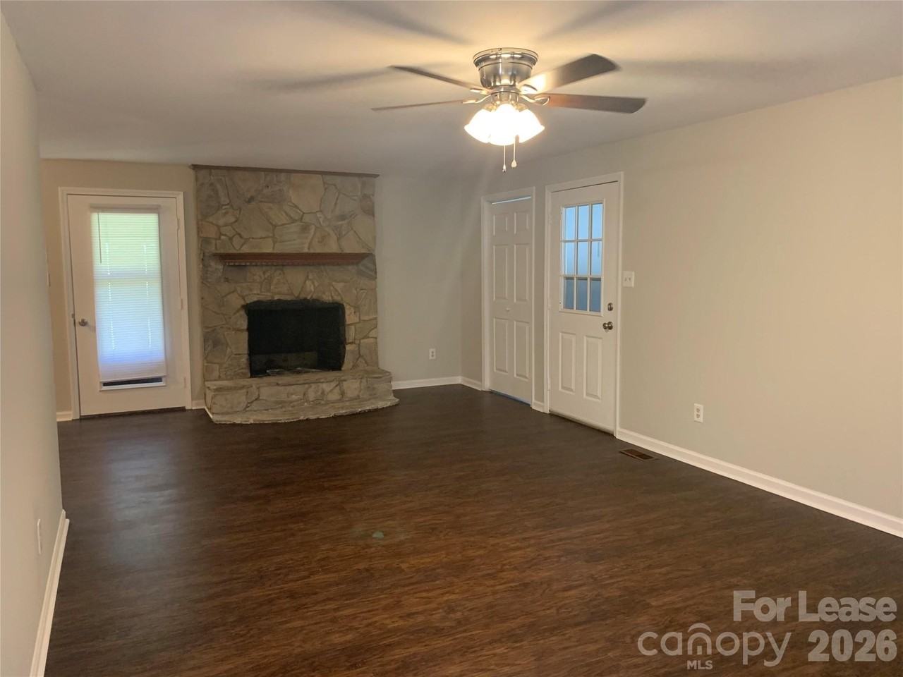 2995 Wonderland Ln - Photo 3 of 20
