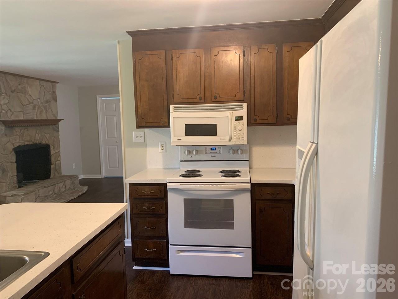 2995 Wonderland Ln - Photo 7 of 20