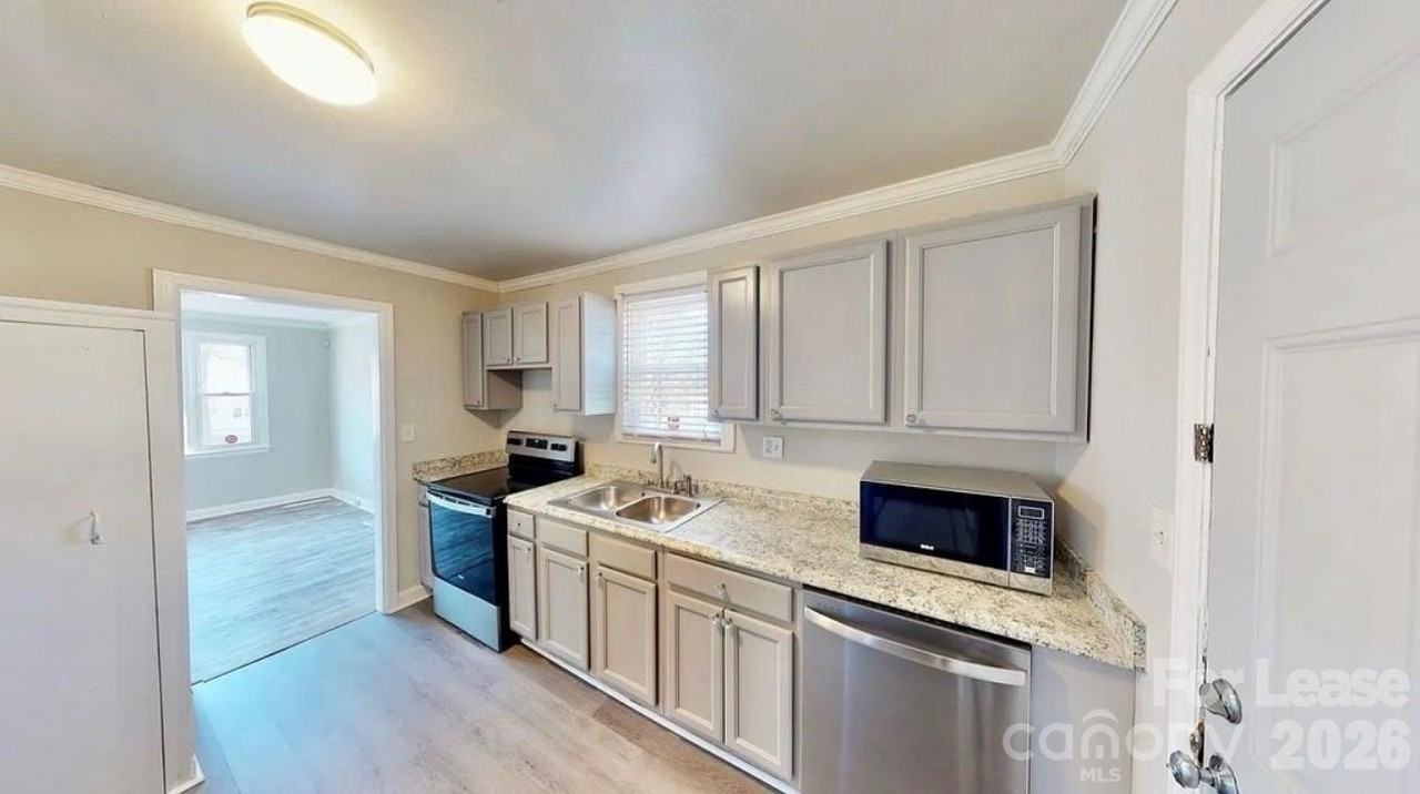2320 Vanderbilt Rd - Photo 3 of 8