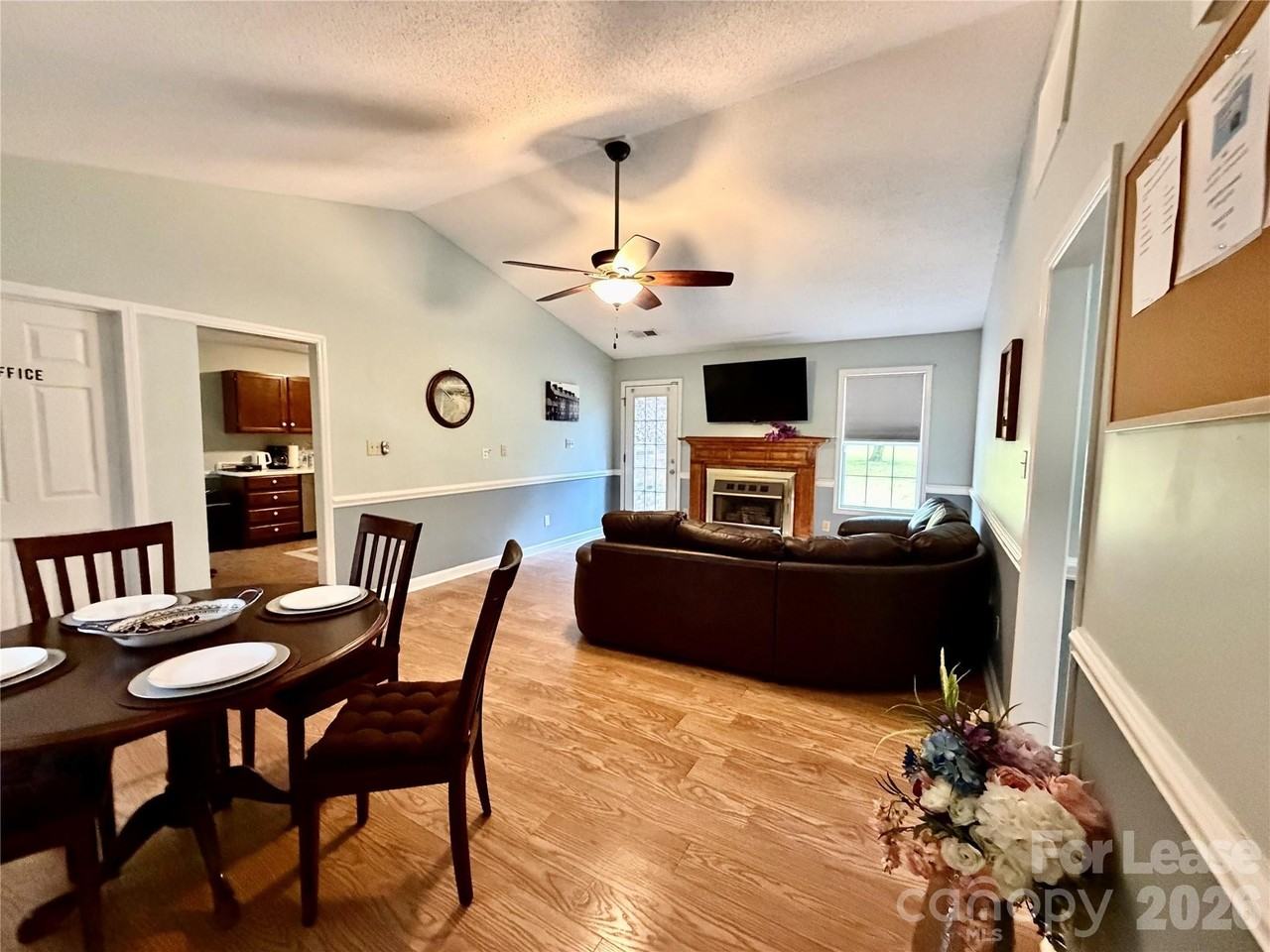 2809 Faircroft Way - Photo 3 of 22