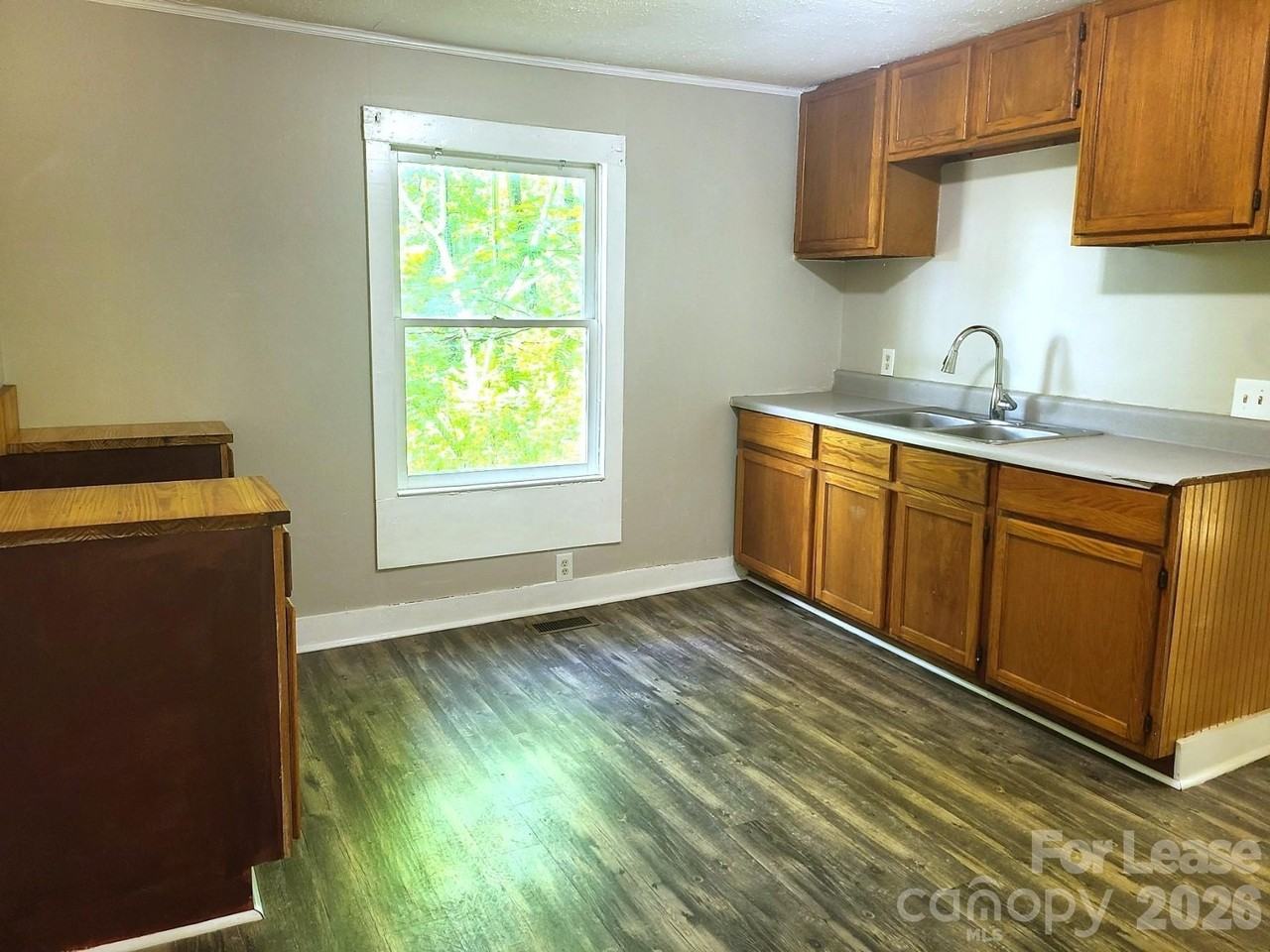1502 Duncan Dr - Photo 2 of 9