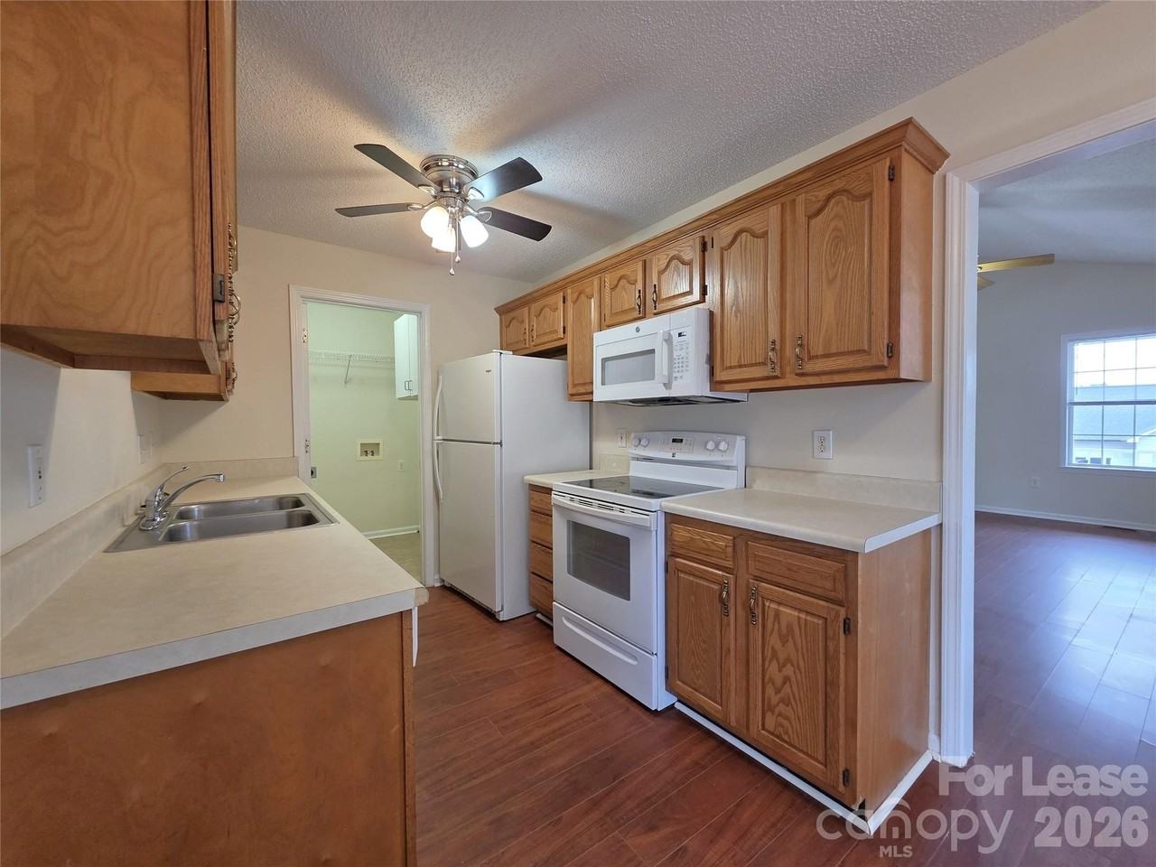 1645 Bernard Ave - Photo 4 of 17