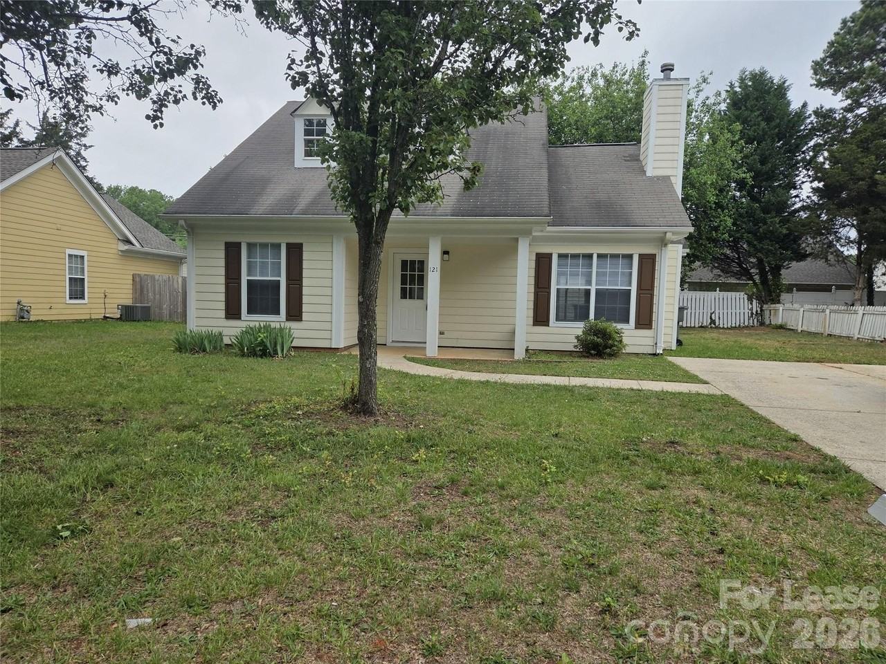 121 Foxglove Dr