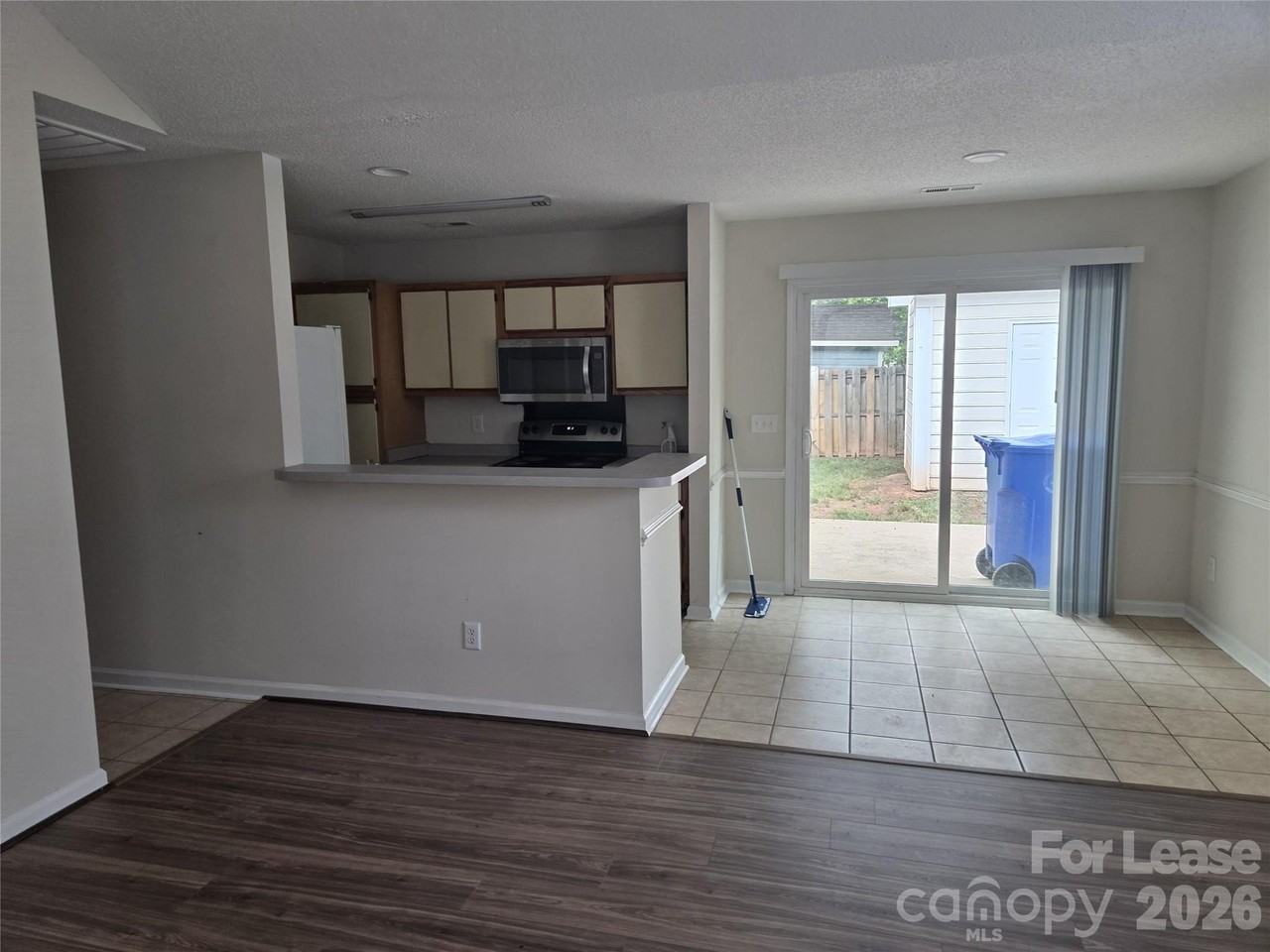 121 Fox Glove Dr - Photo 3 of 13