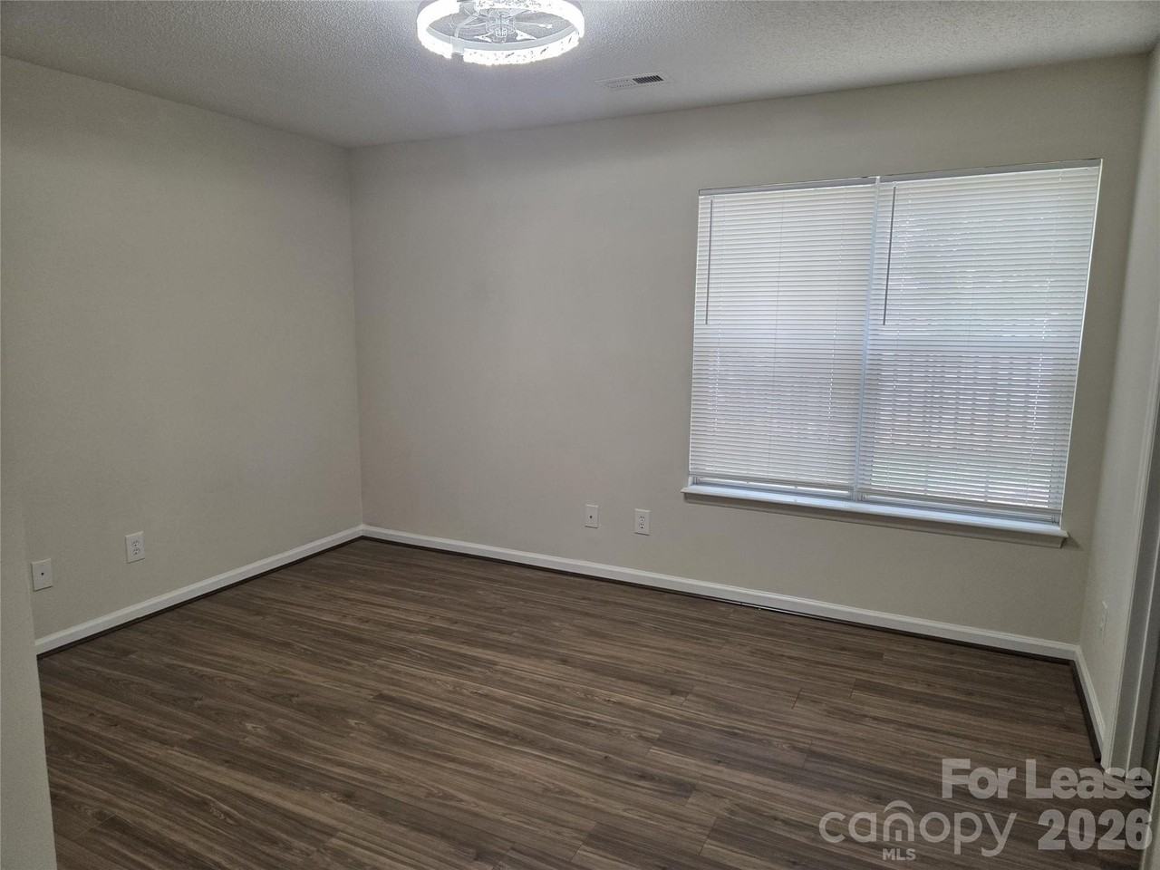 121 Fox Glove Dr - Photo 5 of 13