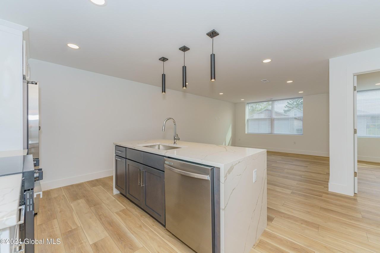 9 Laura Dr #103 - Photo 6 of 24