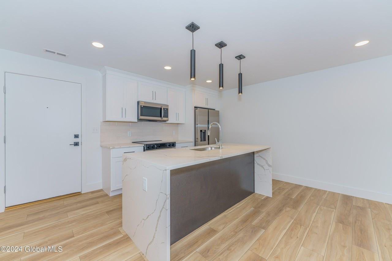 9 Laura Dr #103 - Photo 7 of 24