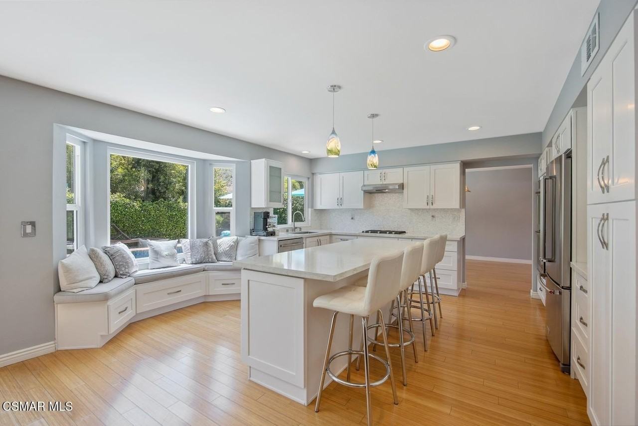 5436 Alfonso Dr - Photo 4 of 48