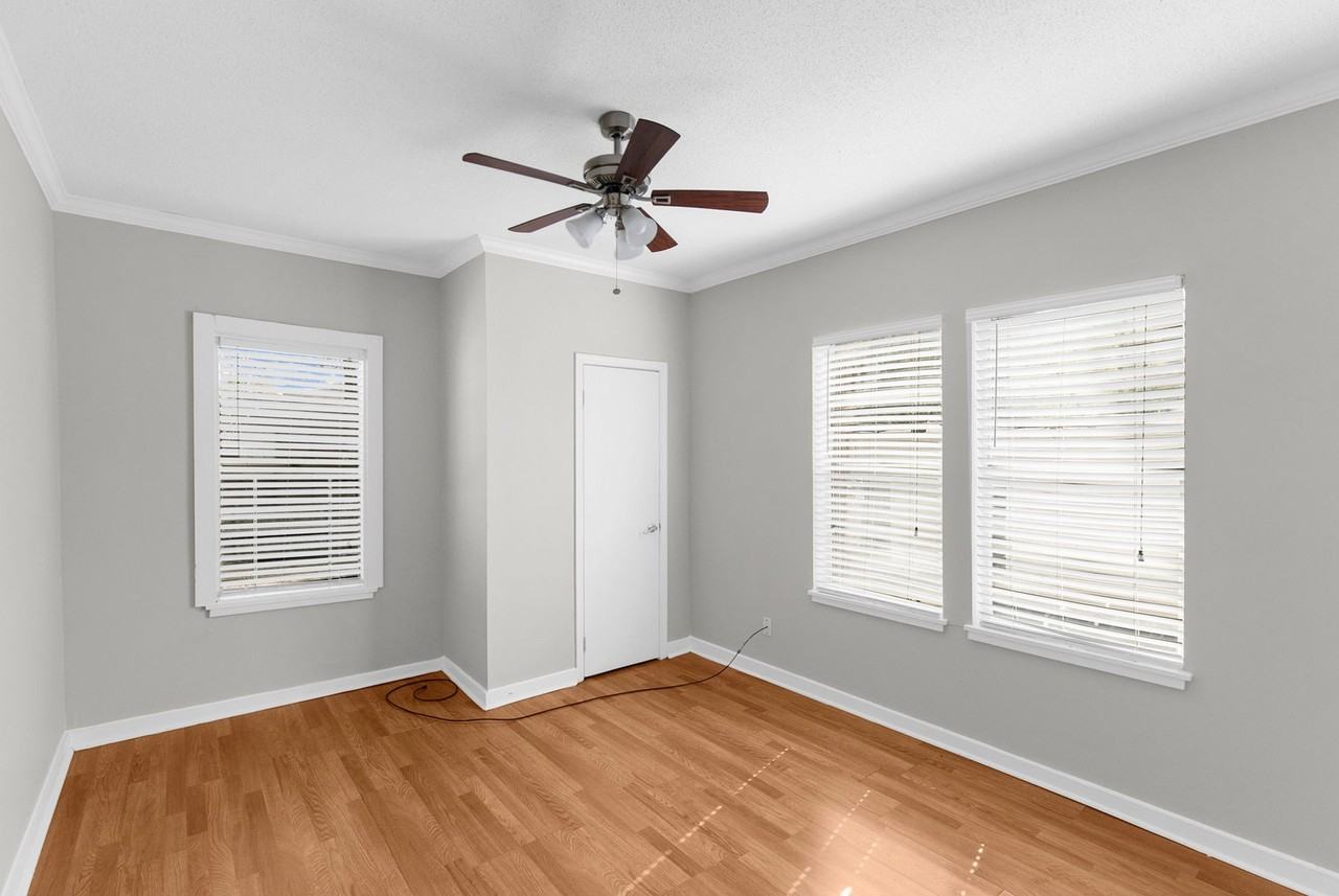 McCormic II Apartments - Photo 2 of 6