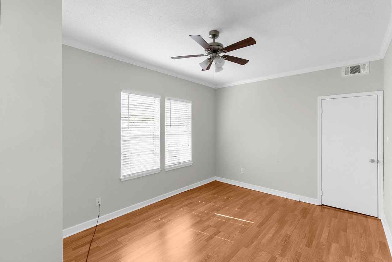 McCormic II Apartments - Photo 3 of 6