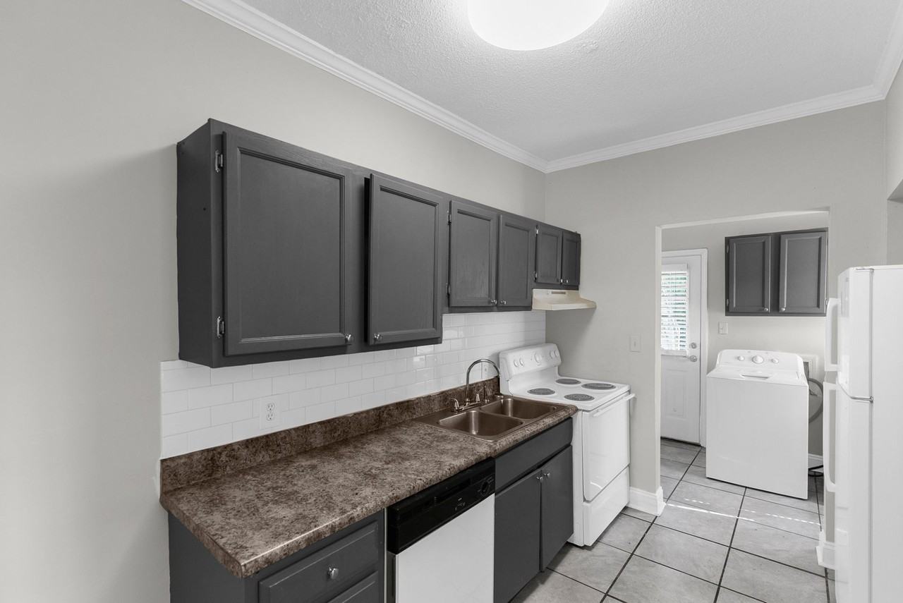 McCormic II Apartments - Photo 4 of 6