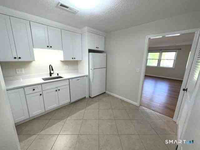 310 Booth St #C - Photo 4 of 18