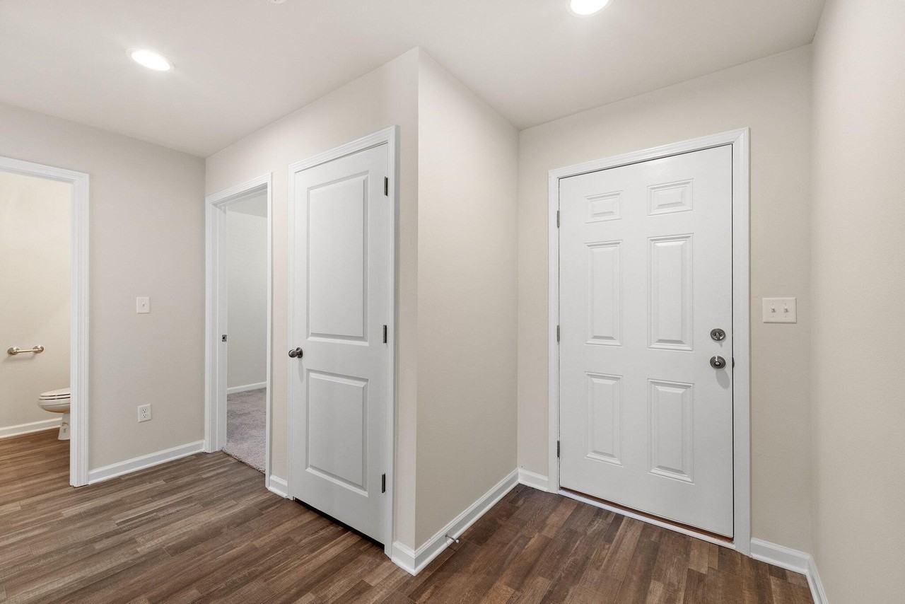 511 Whispering Creek Ave - Photo 4 of 34