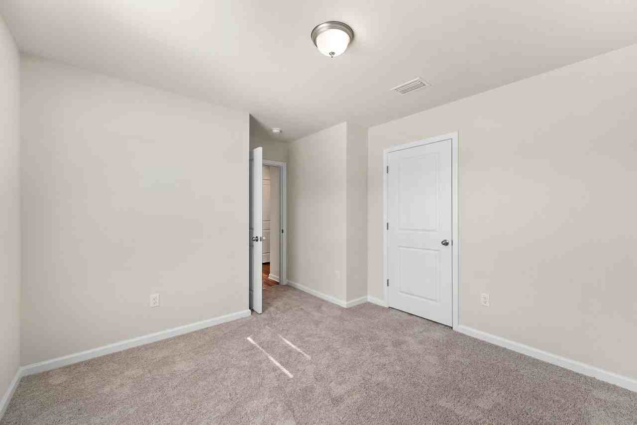511 Whispering Creek Ave - Photo 6 of 34