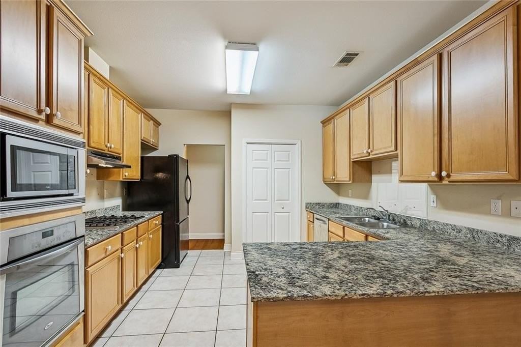 1204 Belair Blvd - Photo 5 of 16