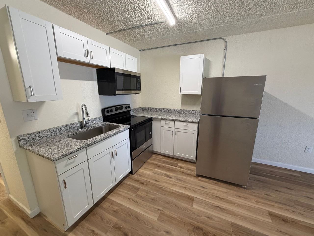 Driftwood Apartments 1280 Whitfield Ave · Sarasota, FL 34243 - Photo 3 of 9