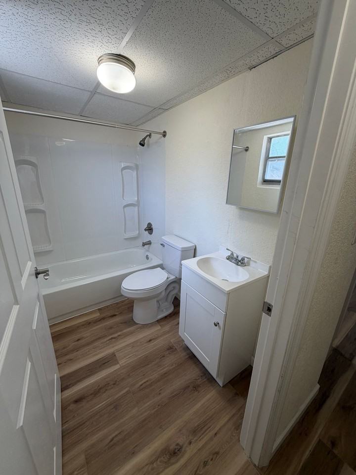 Driftwood Apartments 1280 Whitfield Ave · Sarasota, FL 34243 - Photo 5 of 9