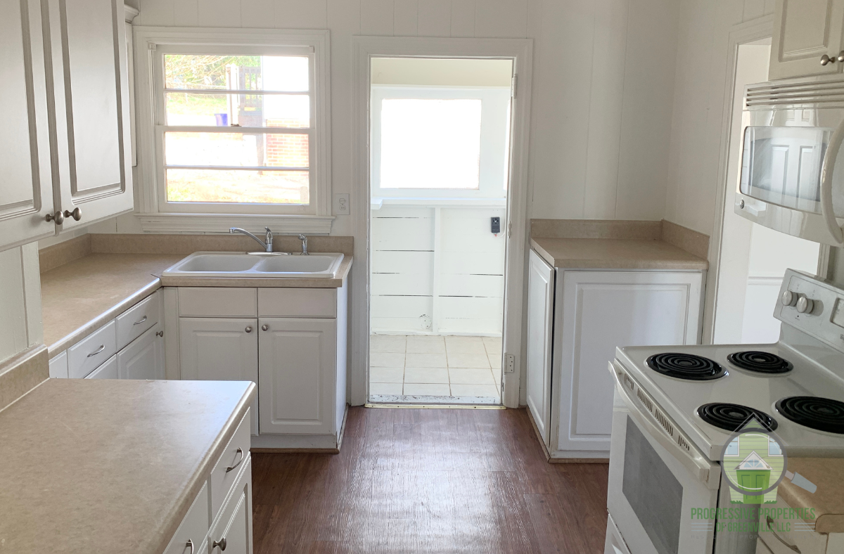 112 James Dr #1 - Photo 5 of 16