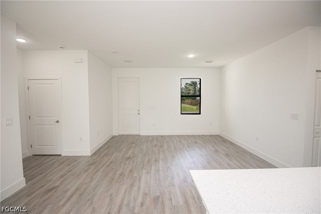 1150 Darling St E - Photo 5 of 20