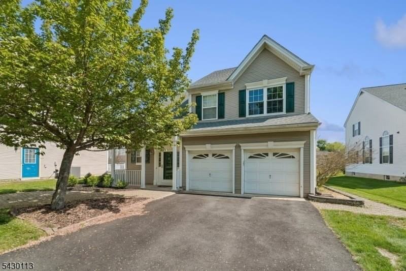 11 Cottage Pl - Photo 2 of 25