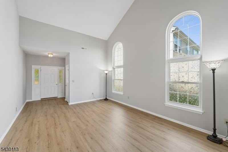 11 Cottage Pl - Photo 3 of 25