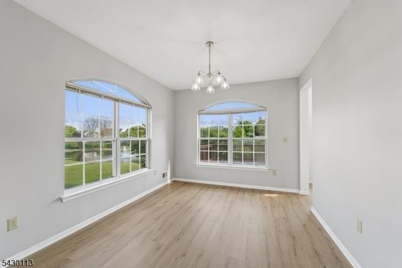 11 Cottage Pl - Photo 5 of 25